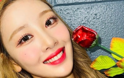 이브, 누가봐도 '조보아' 닮은꼴…콕 누르면 과즙이 팡[TEN★]