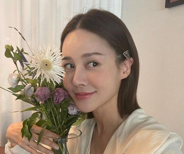 '주차비 400만원 폭탄 해프닝' 아이비, 꽃보다 눈에 띄는 59만원 명품 P사 헤어핀[TEN★]