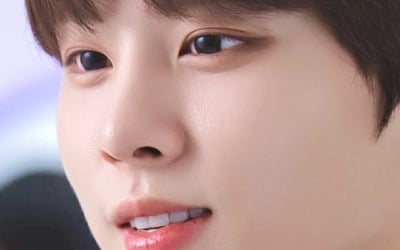김우석, 조유리에 다정한 눈빛…톱아이돌 열애설 생기나('미미쿠스')
