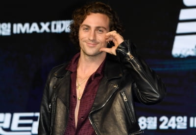 [TEN 포토] 애런 테일러 존슨(Aaron Taylor Johnson) '볼하트도 잘하죠~'