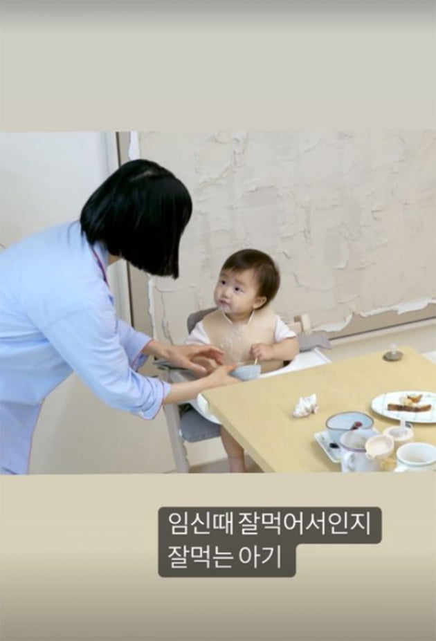 '검사♥' 한지혜, 잘생겼는데 "딸이에요"…먹성 좋은 딸에 '흐뭇'[TEN★]