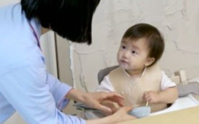 '검사♥' 한지혜, 잘생겼는데 "딸이에요"…먹성 좋은 딸에 '흐뭇'[TEN★]