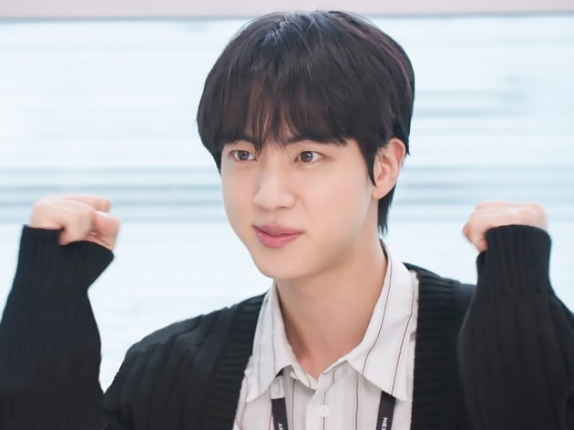 방탄소년단 진, '출근용사 김석진' 2화 공개.. 빛나는 아이디어 뱅크