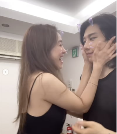 옥주현, 박효신과 수위 높은 스킨십에 '깜짝'…핑크빛 기류로 오해받겠네 [TEN★]