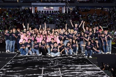공연은 역시 SM…'SMTOWN LIVE 2022', 3만 관객와 하나가 된 축제