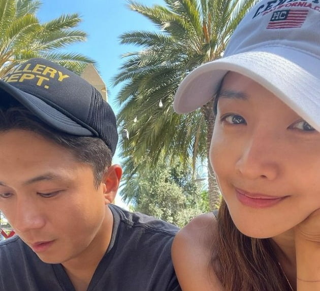 김빈우, 연하 ♥남편과 딱 붙어 있네…딸도 배우 엄마 닮아 완성형 미모[TEN★]