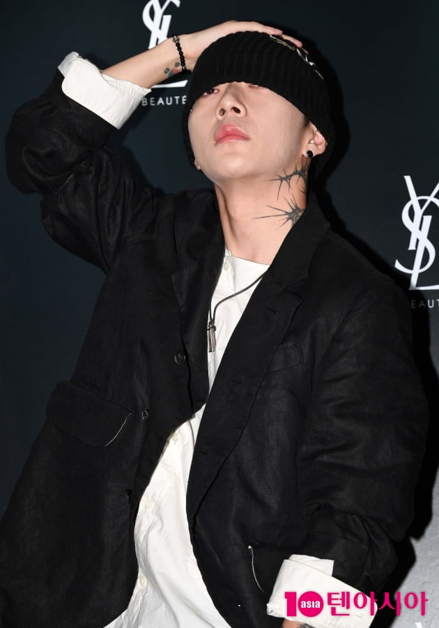 [TEN 포토] 우원재 '스웨그 넘치는 포즈'