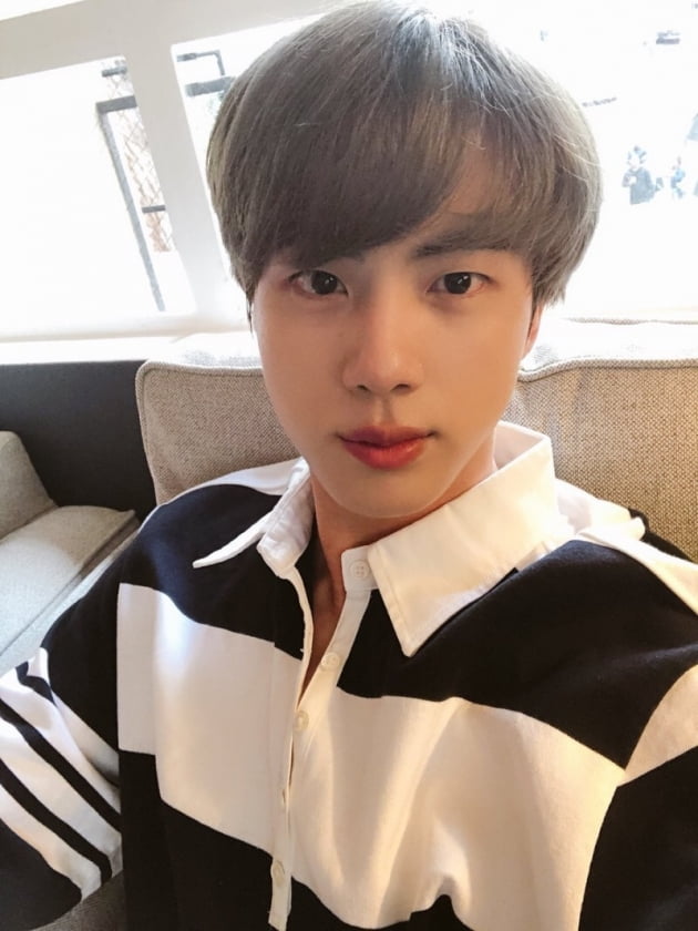 방탄소년단 진, 가장 잘생긴 K팝 아이돌 1위 '비주얼 6관왕'