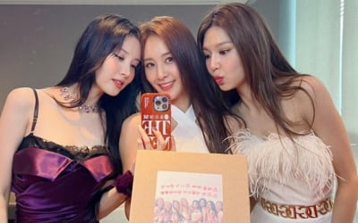 소녀시대 '좌' 서현·'우' 수영…유리, 양옆에 든든하겠어[TEN★]
