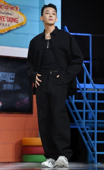[TEN 포토] 유아인 '카레이서의 눈빛'