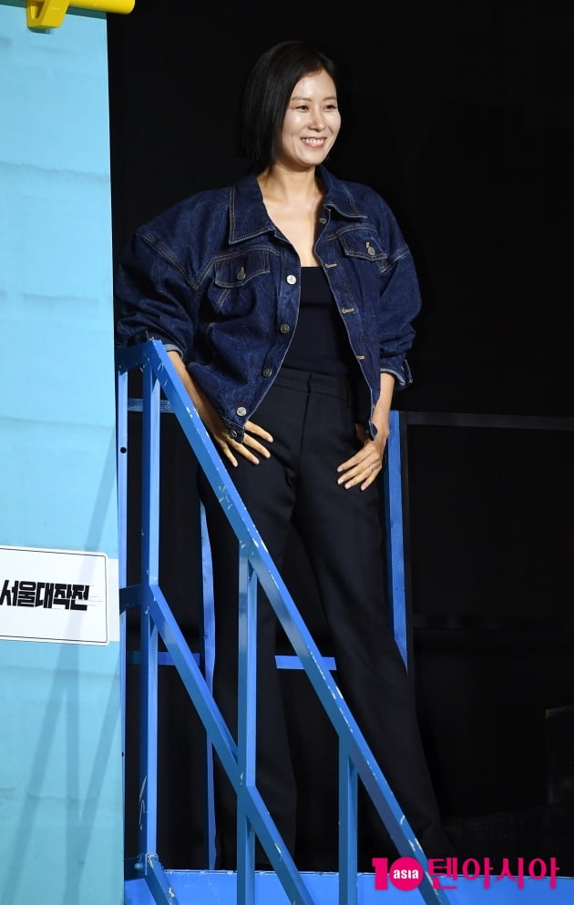 [TEN 포토] 문소리 '레트로 패션 이쁘죠'