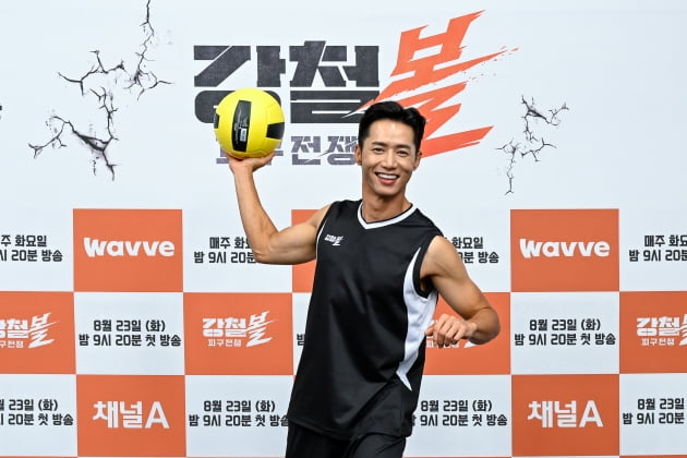 [종합] 불굴의 맏형 오종혁→놀림받는 이주용…이번엔 군대아닌 '피구 국대' 도전('강철볼')