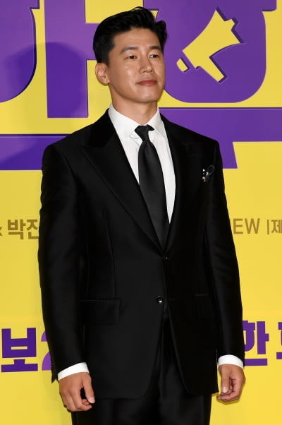 [TEN 포토] 김무열 '진실의 주둥이 추가요'