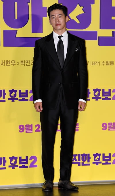 [TEN 포토] 김무열 '완벽한 수트핏'