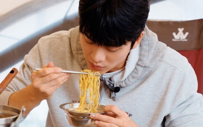 '국민 섭섭남' 강태오, 캠핑장 플로깅 포착 "우영우 떠올라"