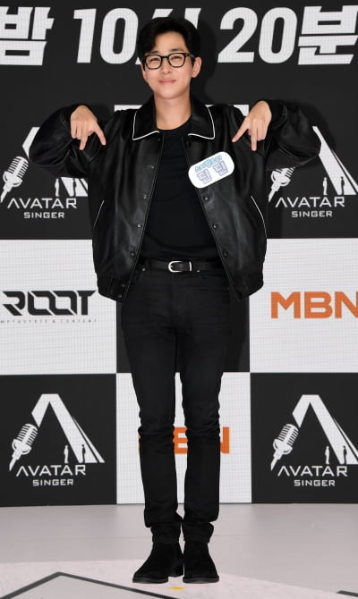 [TEN 포토] 딘딘 '멋진 포즈'