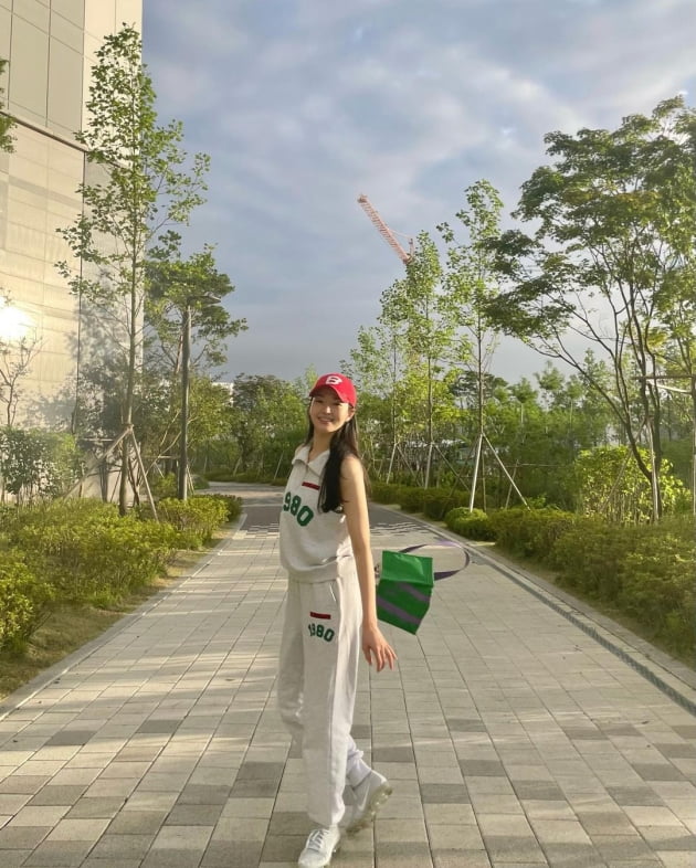 '전진♥' 류이서, 츄러스 먹으러 가는데 드러낸 어깨라인 "내 사랑"[TEN★]