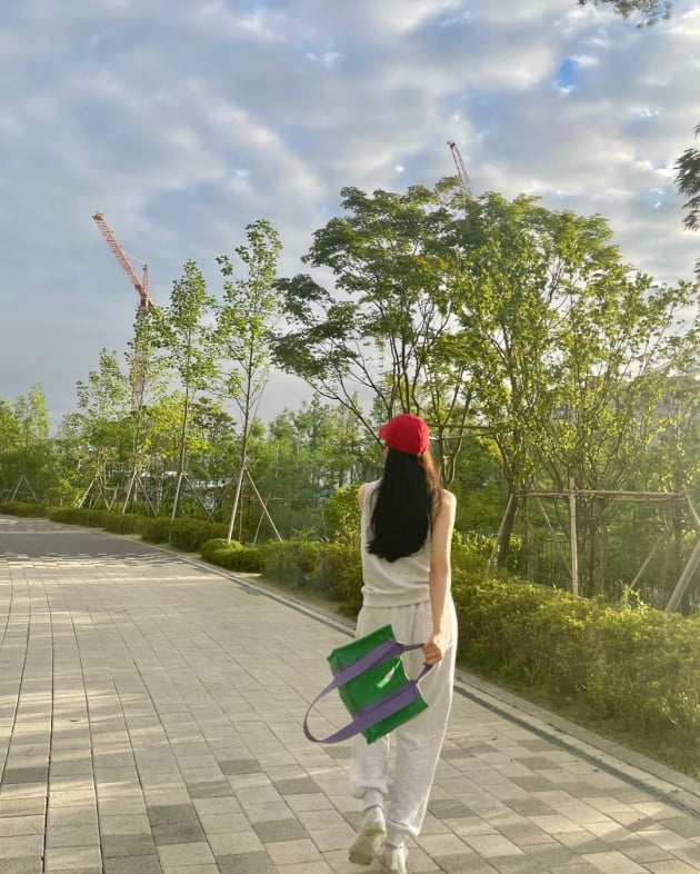 '전진♥' 류이서, 츄러스 먹으러 가는데 드러낸 어깨라인 "내 사랑"[TEN★]