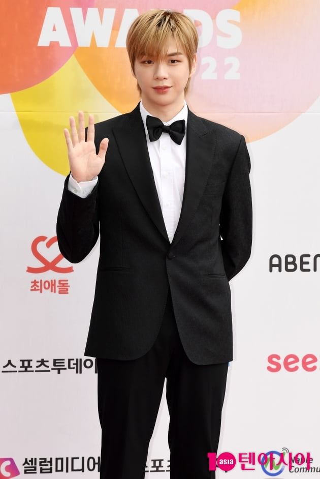 [TEN 포토] 강다니엘 '오랜만에 인사드려요'
