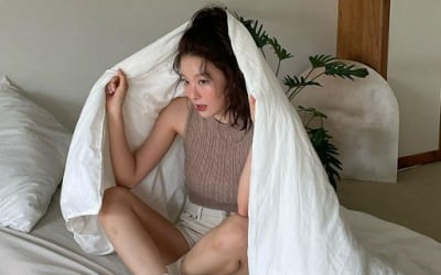 레벨 슬기, 이불 속에 숨어서 까꿍…피카부 때 생각나[TEN★]