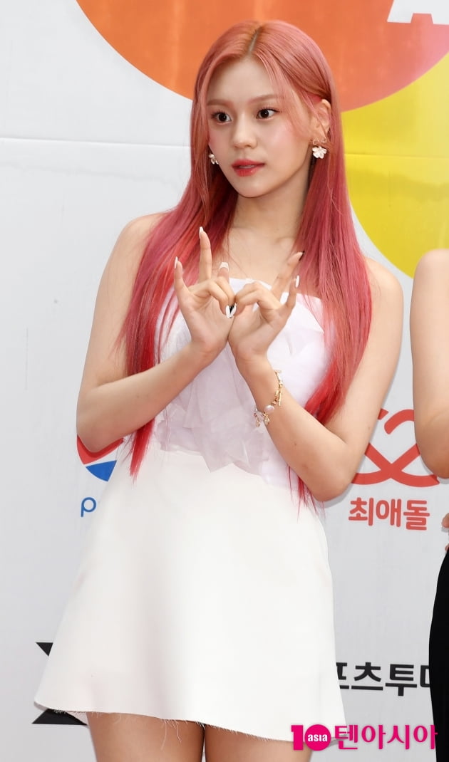 [TEN 포토] 비비지 엄지 '점점 이뻐지네'