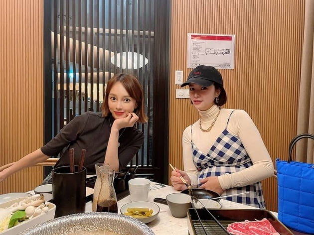 황정음, 아유미 /사진=황정음 인스타그램