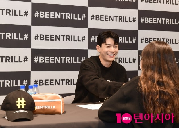 [TEN 포토] 위하준 '팬들과 만남은 즐거워'