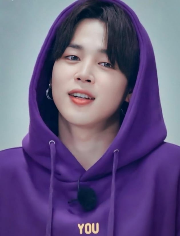 방탄소년단 지민 제작 굿즈 '0.1초' 품절템...방송인•셀럽들도 소장후 자랑 '인기 절정中'