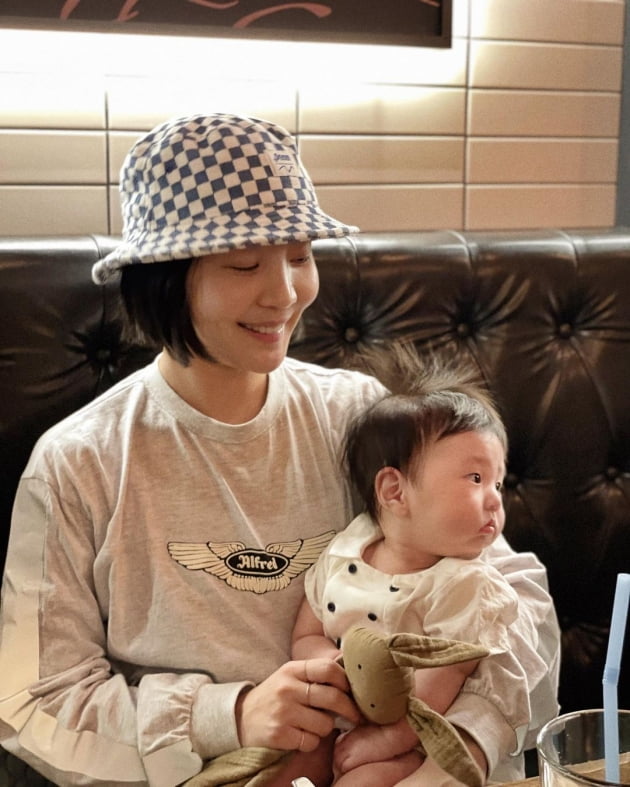 '임성빈♥' 신다은, "코로 들어간 건지 입으로 들어간 건지" 피자 먹을 때도 아들 못 내려놓는 육아맘[TEN★]