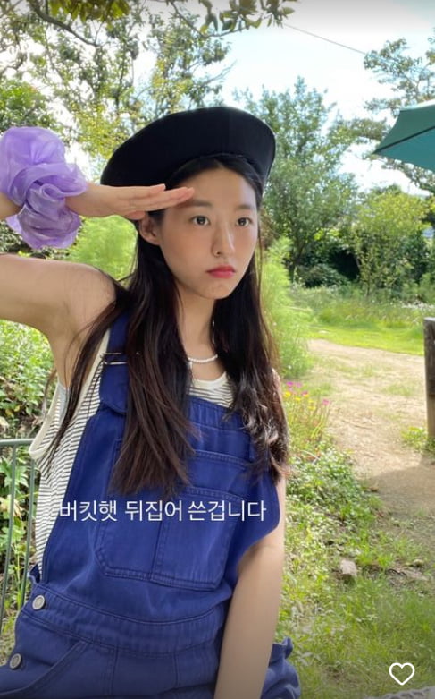 설현, 숲속위 요정 강림...버킷햇 뒤집어 쓴것도 소화[TEN★]