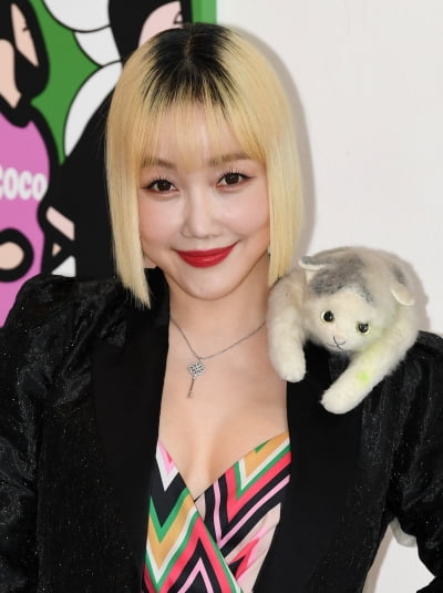 [TEN 포토] 낸시랭 '20년된 코코샤넬과 함께'