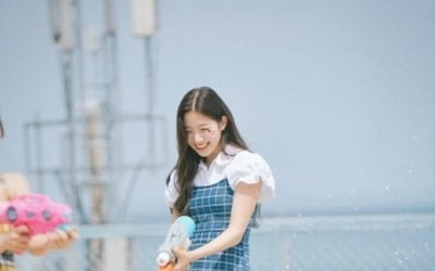 르세라핌 카즈하, 청순·청초의 대명사…'꽃 피운' 아이돌 미모[TEN★]