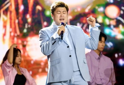 [TEN 포토] 김호중 '열정적인 무대
