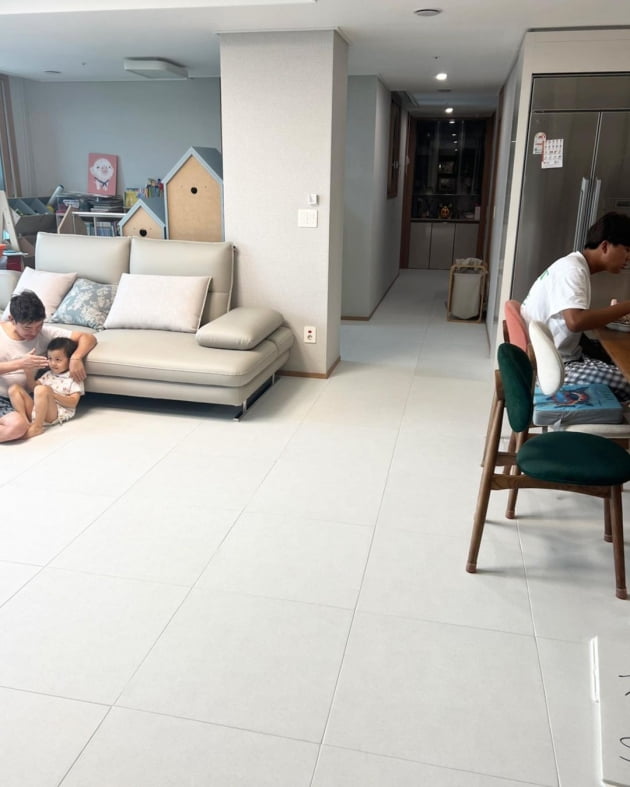 '임창정♥' 서하얀, 펜트하우스→절반 평수 이사…모던+깔끔 화이트 인테리어[TEN★]