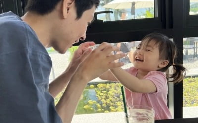 윤남기♥이다은 딸, 아빠만 보면 '꺄르르' 터지는 웃음…세상 둘도 없는 러블리 부녀[TEN★]