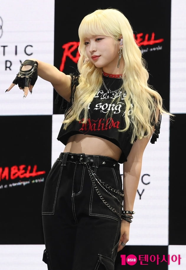 [TEN 포토] 빌리 하루나 '귀염둥이 막내'