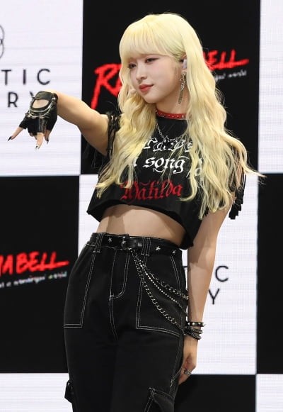 [TEN 포토] 빌리 하루나 '귀염둥이 막내'