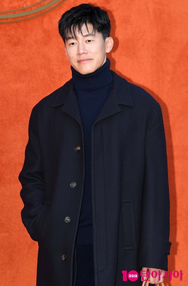 [TEN 포토] 김무열 '윤승아가 반한 외모'