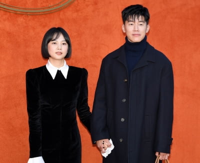 [TEN 포토] 윤승아-김무열 '두 손 꼭잡고'