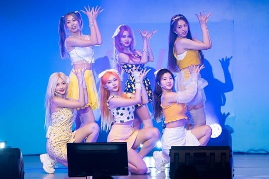 아일리원, 日 쇼케이스 성료…"행복 전하는 그룹 되고파"