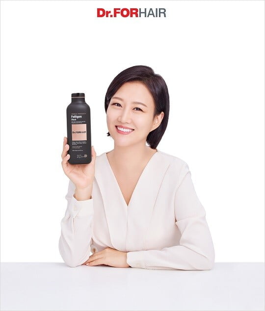 장윤정 (사진=닥터포헤어 제공)
