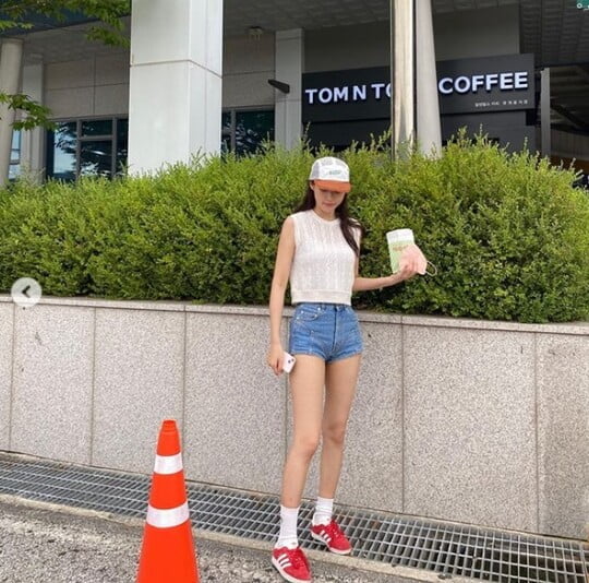 (사진=설현 SNS)