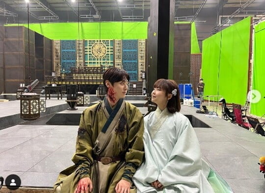 (사진=황민현 SNS)