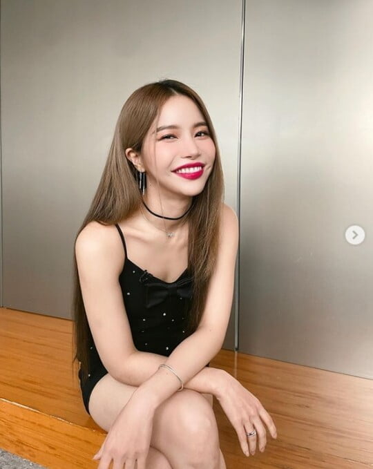 (사진=솔라 SNS)