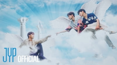 데이식스 영케이·원필·도운, '곰신'된 팬 위한 '해변의 달링'…군백기 깜짝 선물