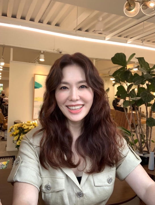 하희라, 리즈시절 그대로...이뻐지는 비결은 ♥최수종 사랑?[TEN★]