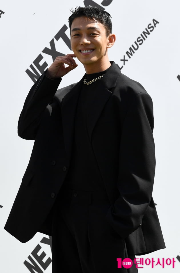 [TEN 포토] 유아인 '수줍은 미소'