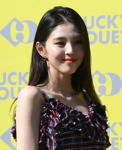 [TEN 포토] 한소희 '빠져드는 이목구비'