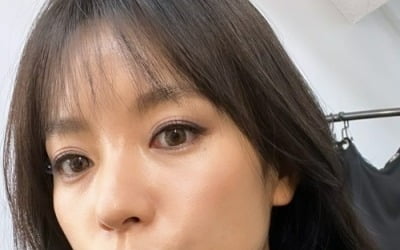한효주, '짙은 메이크업'과 함께 셀카 한 컷…감출 수 없는 '여배우 아우라'[TEN★]