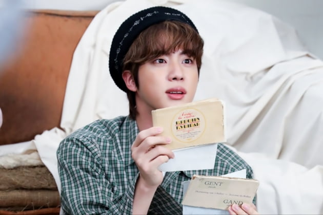 방탄소년단 진, "BTS 빵 출시해라!" 센스만점 공감 댓글